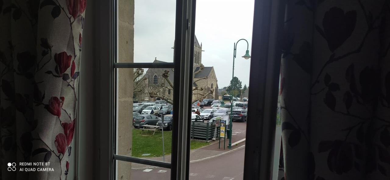 De La Place De L'eglise *
